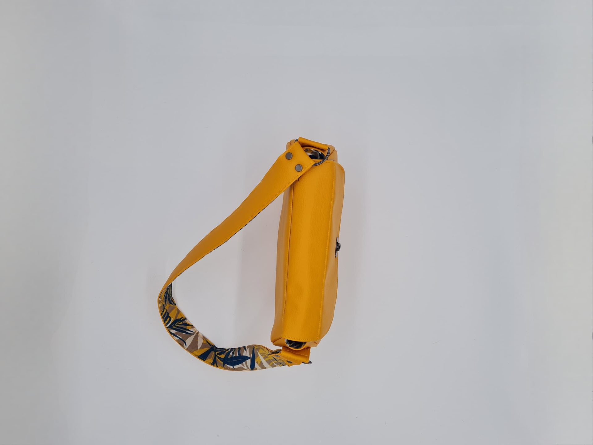 KATE sac vu du dessus couleur moutarde