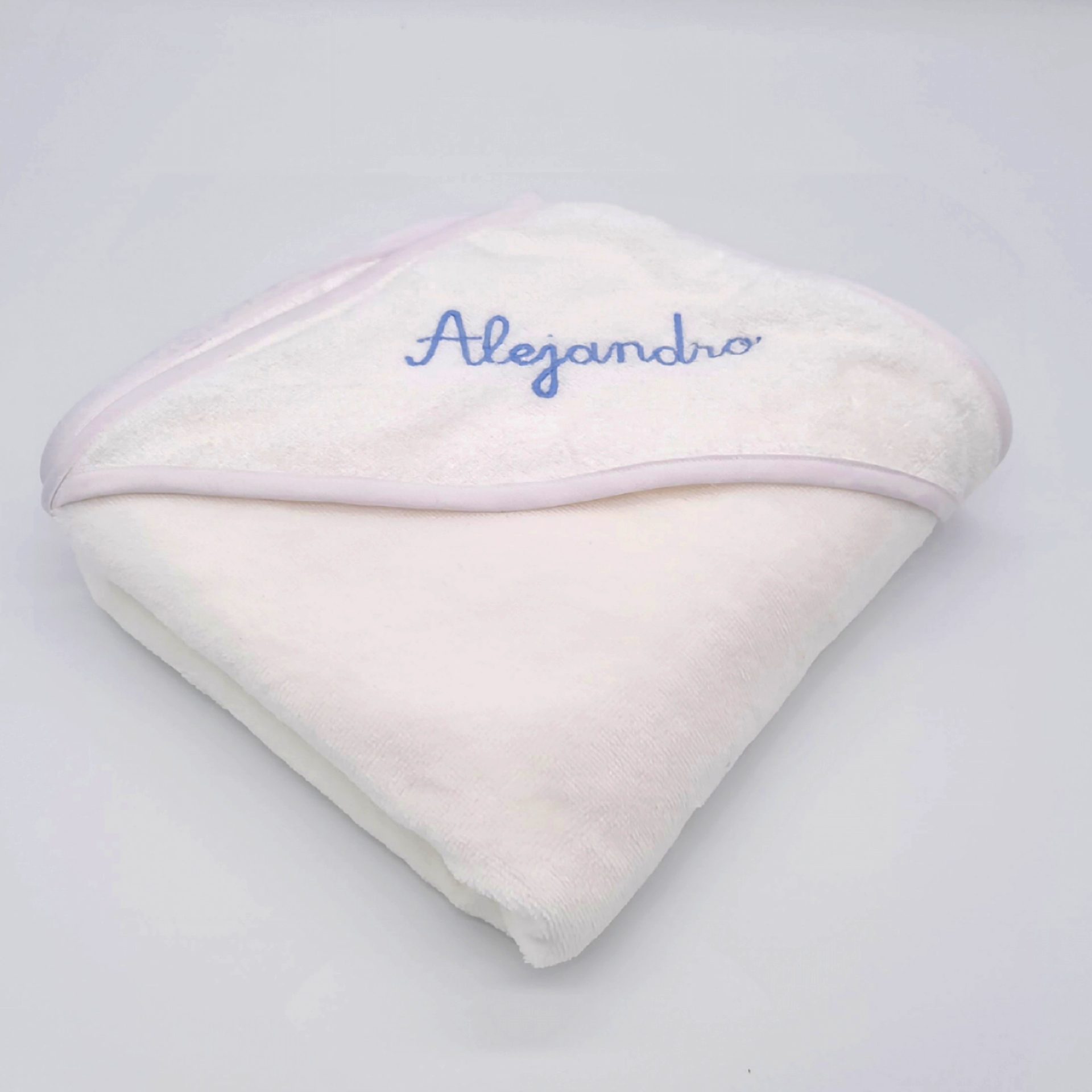 CAPE DE BAIN EN EPONGE DOUDOU PERSONNALISEE avec le prénom du bébé brodé