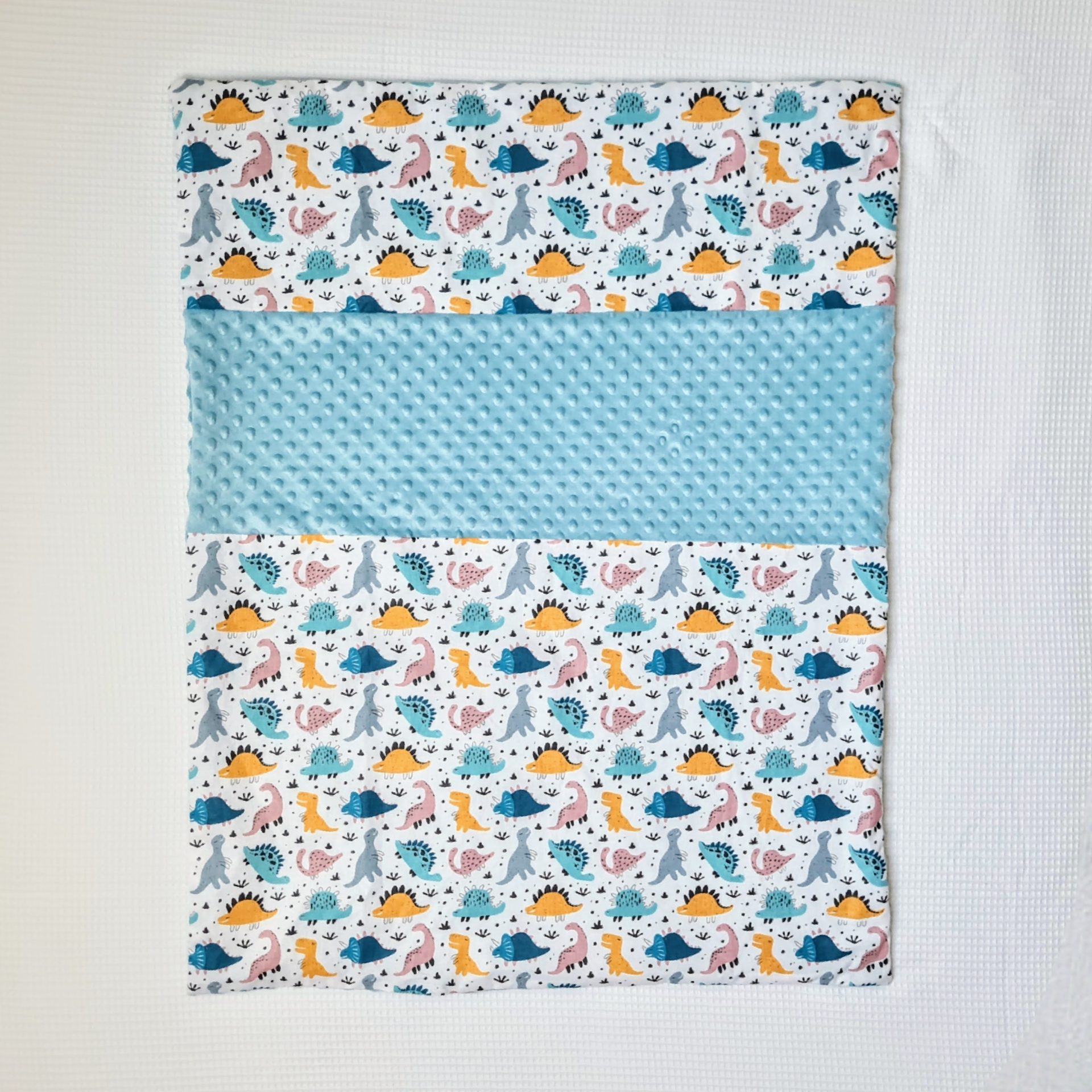 Couverture pour bébé à personnaliser avec des motifs de dinosaures colorés