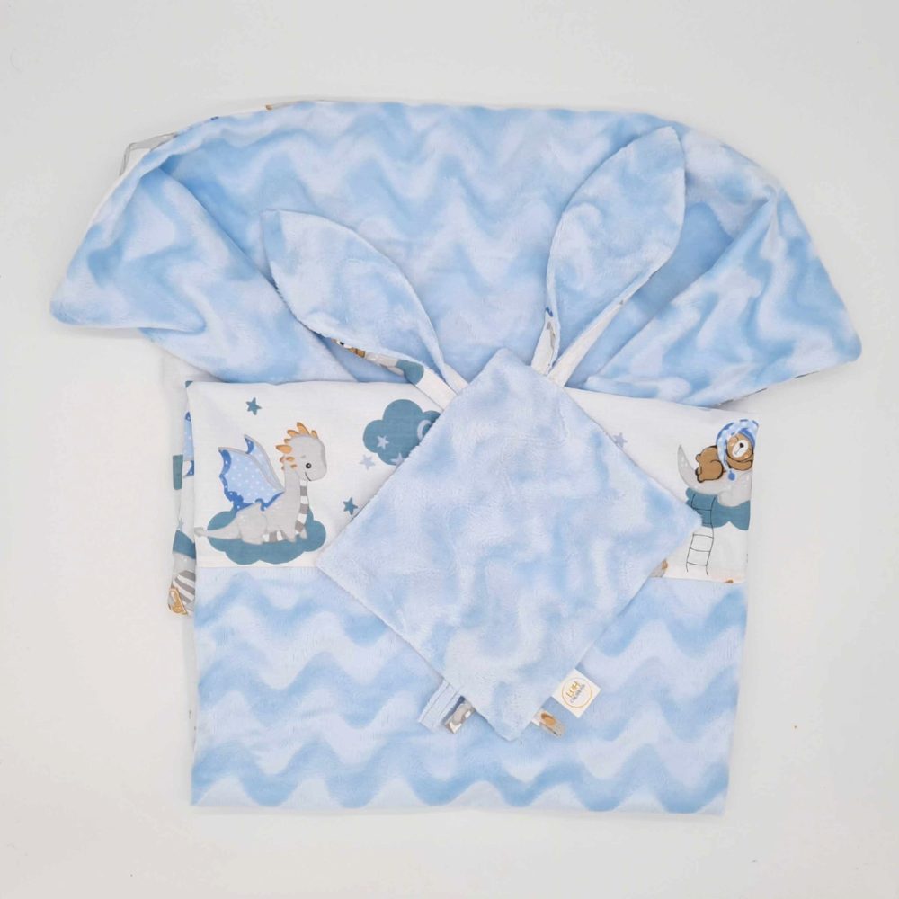 ensemble couverture et doudou bleus avec motifs de dragons lecteurs