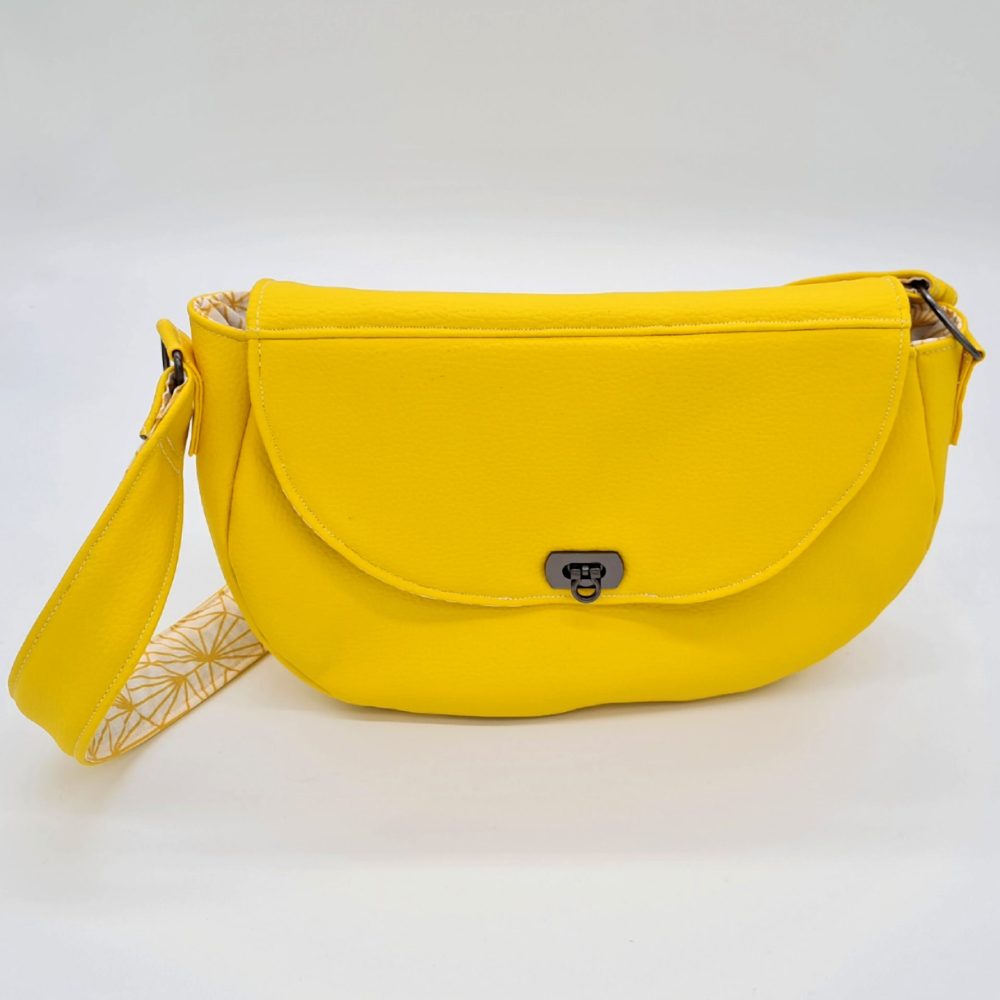 Sac à main couleur jaune vu de face