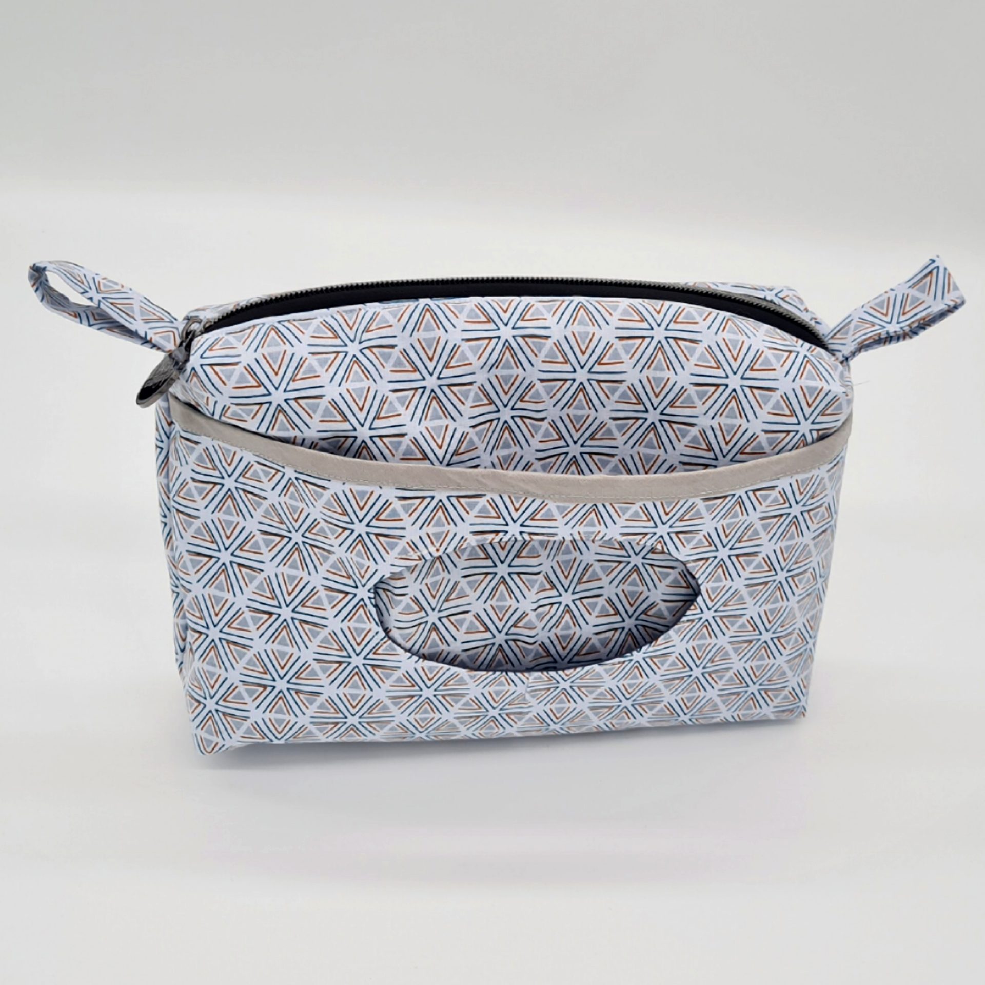 Pochette à langer grise à motifs géométriques