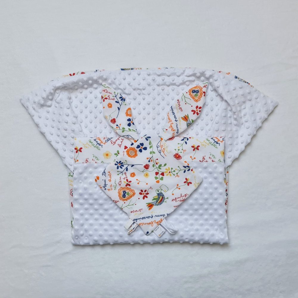 Ensemble couverture et doudou à personnaliser avec motifs lenços dos namorados.